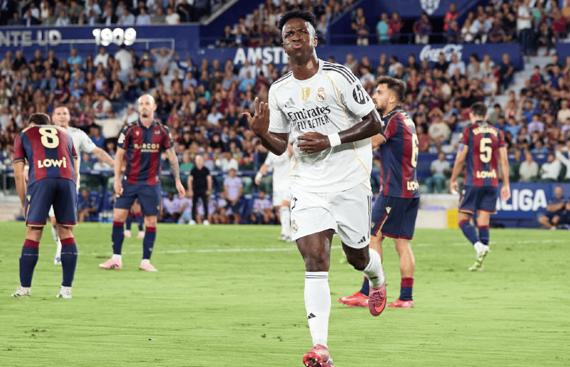 里竞技, 建功, 员铲球犯规